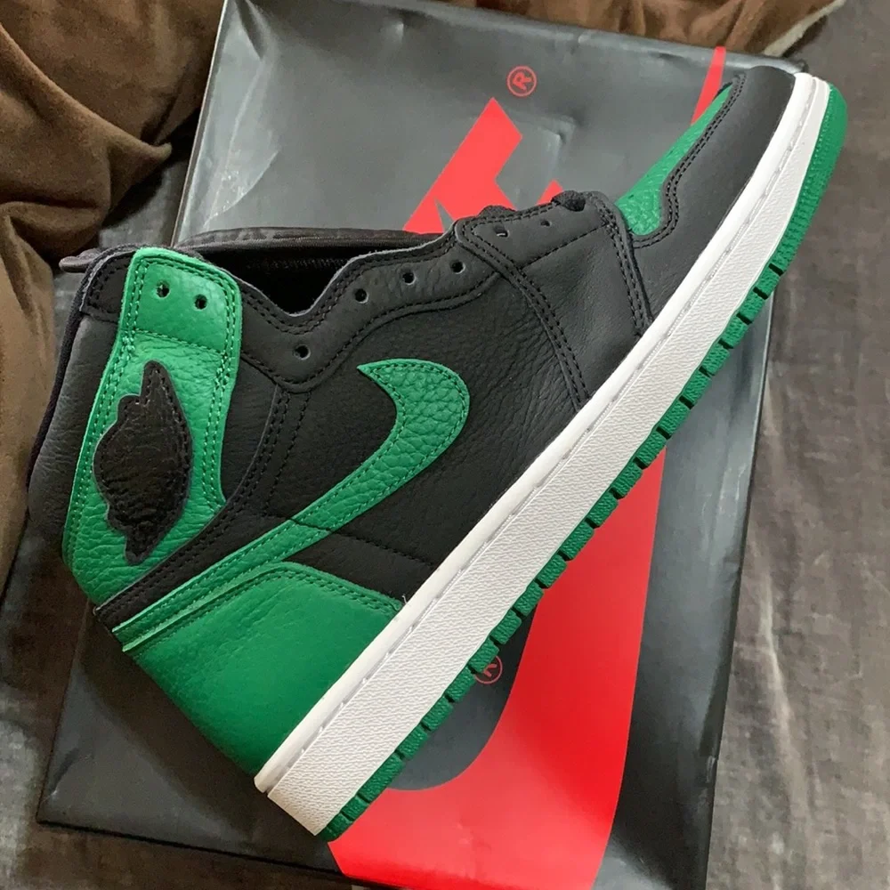 Air Jordan 1 Retro High - Picture 5 of 11